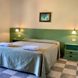 2* Hotel Golfo Del Leone